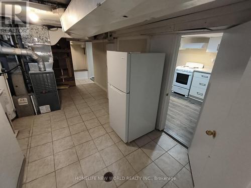 55 CHAMBERLAIN B1 AVENUE , Toronto, Ontario M6E 4J9 5