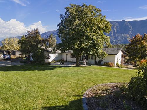 730 Canyon-Lister Road, Lister, BC 