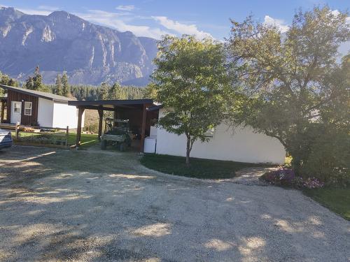 730 Canyon-Lister Road, Lister, BC 