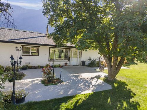 730 Canyon-Lister Road, Lister, BC 
