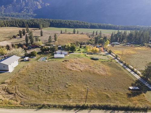730 Canyon-Lister Road, Lister, BC 