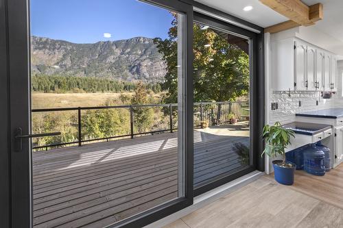730 Canyon-Lister Road, Lister, BC 