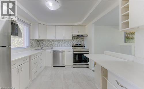 32 Enfield Drive, Cambridge, ON - Indoor Photo Showing Kitchen With Upgraded Kitchen