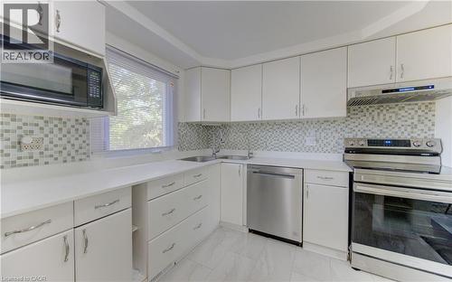 32 Enfield Drive, Cambridge, ON - Indoor Photo Showing Kitchen