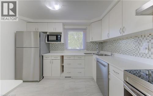 32 Enfield Drive, Cambridge, ON - Indoor Photo Showing Kitchen