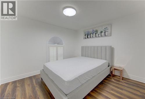32 Enfield Drive, Cambridge, ON - Indoor Photo Showing Bedroom