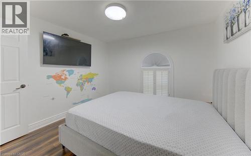 32 Enfield Drive, Cambridge, ON - Indoor Photo Showing Bedroom
