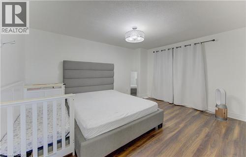 32 Enfield Drive, Cambridge, ON - Indoor Photo Showing Bedroom