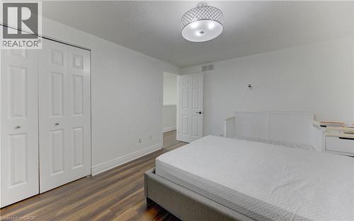 32 Enfield Drive, Cambridge, ON - Indoor Photo Showing Bedroom
