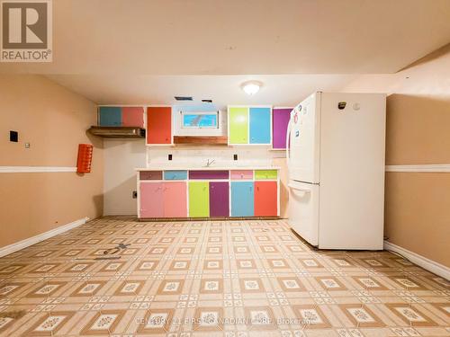8 Poplar Crescent, London South (South X), ON - Indoor Photo Showing Kitchen