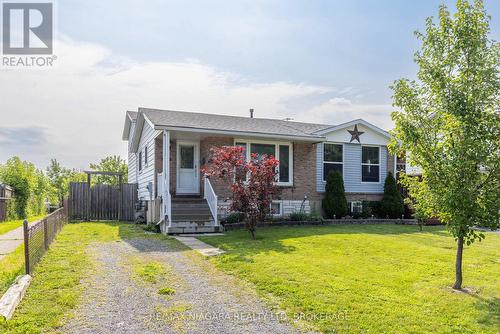 31 CANTERBURY DRIVE  St. Catharines (Oakdale), ON L2P 3M6