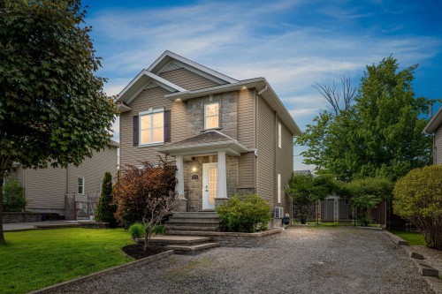 1296 Rue de l'Étrave  Québec (La Haute-Saint-Charles), QC G3K 0E8