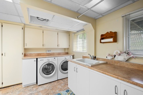 Laundry - 87 6E Rue, Laval (Laval-Des-Rapides), QC 