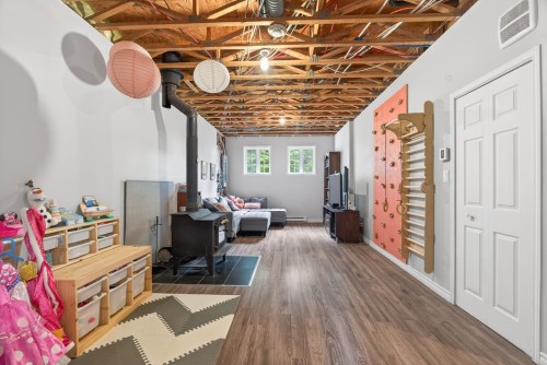 Salle familiale - 317 Ch. De Dublin, Shannon, QC 