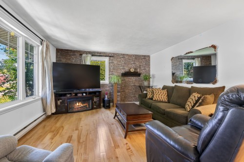Living Room - 24 Rue Lanctôt, Saint-Constant, QC 