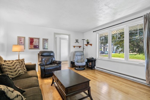 Living Room - 24 Rue Lanctôt, Saint-Constant, QC 