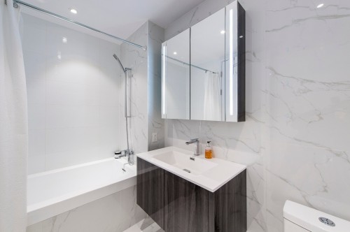 Salle de bains - 806-1188 Av. Union, Montréal (Ville-Marie), QC 