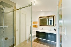 Salle de bains attenante à la CCP - 