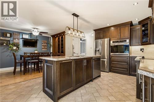 Large island perfect for entertaining. - 80 Wendover Drive, Hamilton, ON 