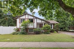 5 FALLINGBROOK DRIVE Pelham (Fonthill), ON L0S 1E1