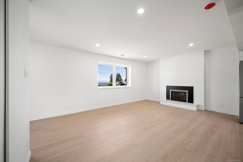 #A-896 Galerno Rd, Campbell River, BC - Indoor With Fireplace