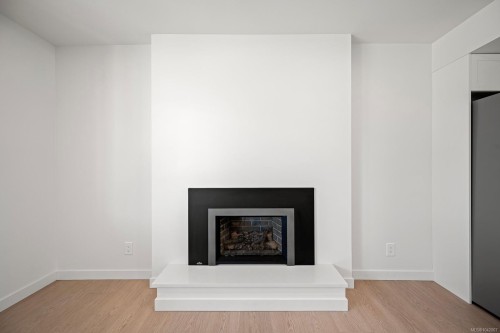 #A-896 Galerno Rd, Campbell River, BC - Indoor Photo Showing Living Room With Fireplace