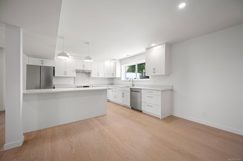 #A-896 Galerno Rd, Campbell River, BC - Indoor Photo Showing Kitchen
