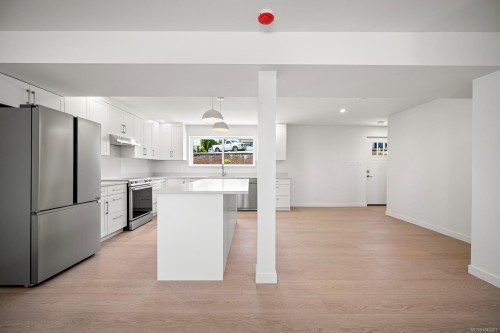 #A-896 Galerno Rd, Campbell River, BC - Indoor Photo Showing Kitchen
