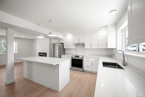 #A-896 Galerno Rd, Campbell River, BC - Indoor Photo Showing Kitchen With Double Sink With Upgraded Kitchen