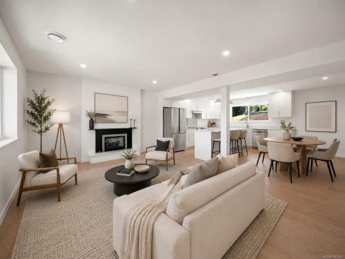 #A-896 Galerno Rd, Campbell River, BC - Indoor Photo Showing Living Room With Fireplace