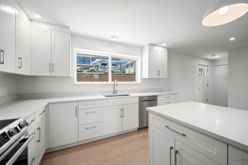 #A-896 Galerno Rd, Campbell River, BC - Indoor Photo Showing Kitchen