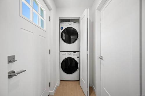 #A-896 Galerno Rd, Campbell River, BC - Indoor Photo Showing Laundry Room