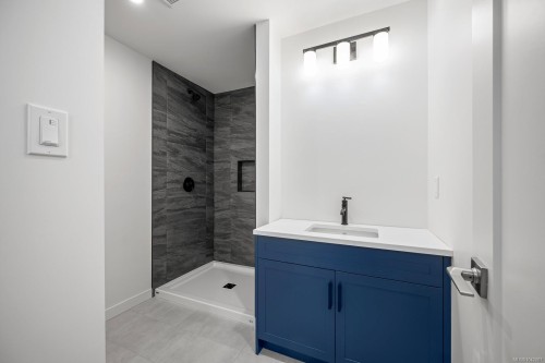 #A-896 Galerno Rd, Campbell River, BC - Indoor Photo Showing Bathroom