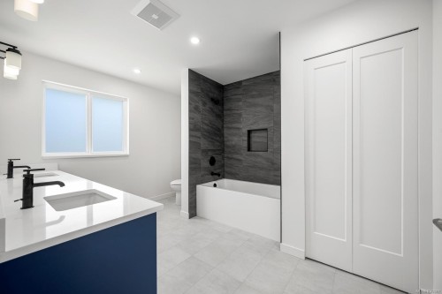 #A-896 Galerno Rd, Campbell River, BC - Indoor Photo Showing Bathroom