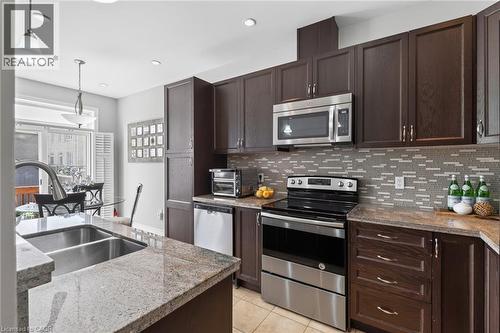 21 Summerberry Way, Hamilton, ON - Indoor Photo Showing Kitchen With Double Sink With Upgraded Kitchen