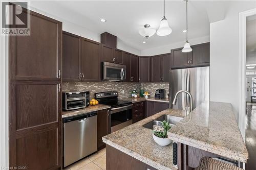 21 Summerberry Way, Hamilton, ON - Indoor Photo Showing Kitchen With Upgraded Kitchen