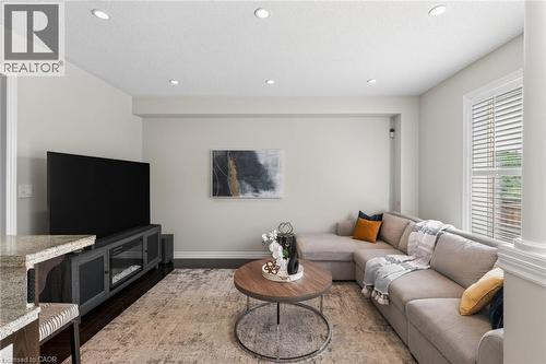 21 Summerberry Way, Hamilton, ON - Indoor Photo Showing Living Room