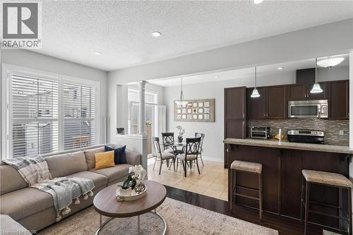 21 Summerberry Way, Hamilton, ON - Indoor Photo Showing Living Room