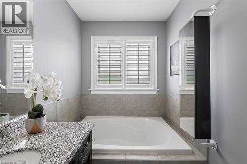 21 Summerberry Way, Hamilton, ON - Indoor Photo Showing Bathroom