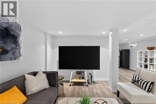 21 Summerberry Way, Hamilton, ON - Indoor Photo Showing Living Room
