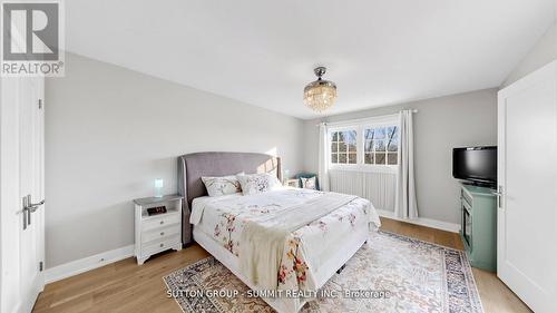 2427 Ravensthorpe Crescent, Mississauga, ON 