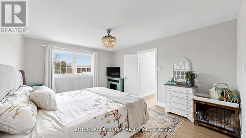 2427 Ravensthorpe Crescent, Mississauga, ON 