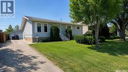 10326 Henderson DRIVE North Battleford, SK S9A 3Y9