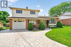 7 ELIZABETH Court  Dundas, ON L9H 3M1