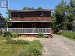 Solid brick 2-storey home - 