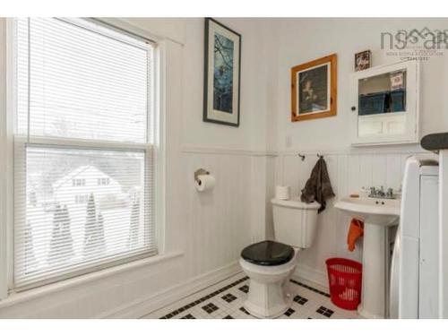 10352 1 Highway, Paradise, NS 
