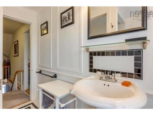 10352 1 Highway, Paradise, NS 
