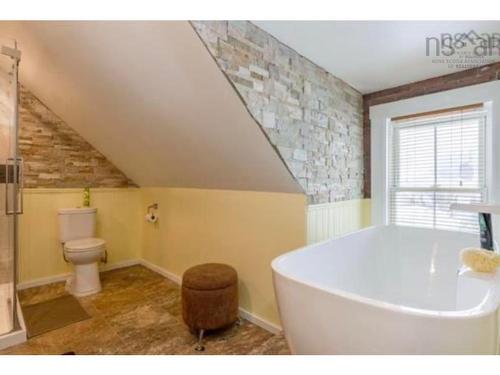 10352 1 Highway, Paradise, NS 