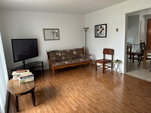 Salon - 412 Av. Laliberté, Rouyn-Noranda, QC 