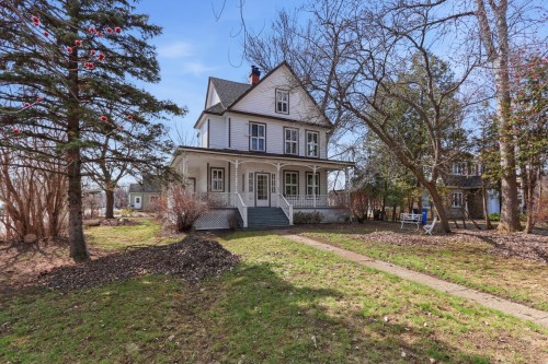 331 Boul. D'Youville  Châteauguay, QC J6J 4S4